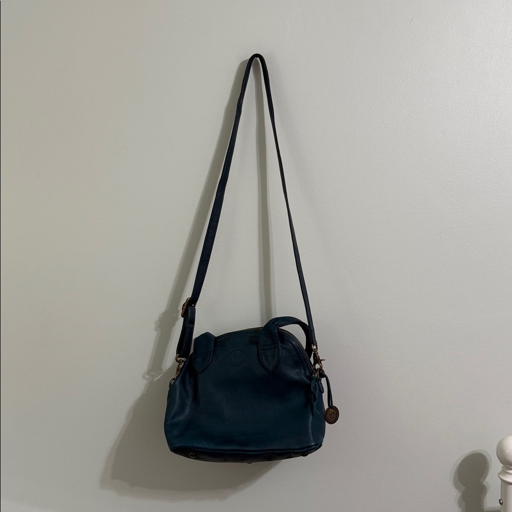 Elegant Blue Leather Handbag - Picture 7 of 7